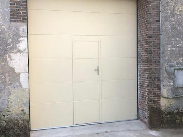 Installation d'une porte de garage aux alentours de Condé-sur-huisne